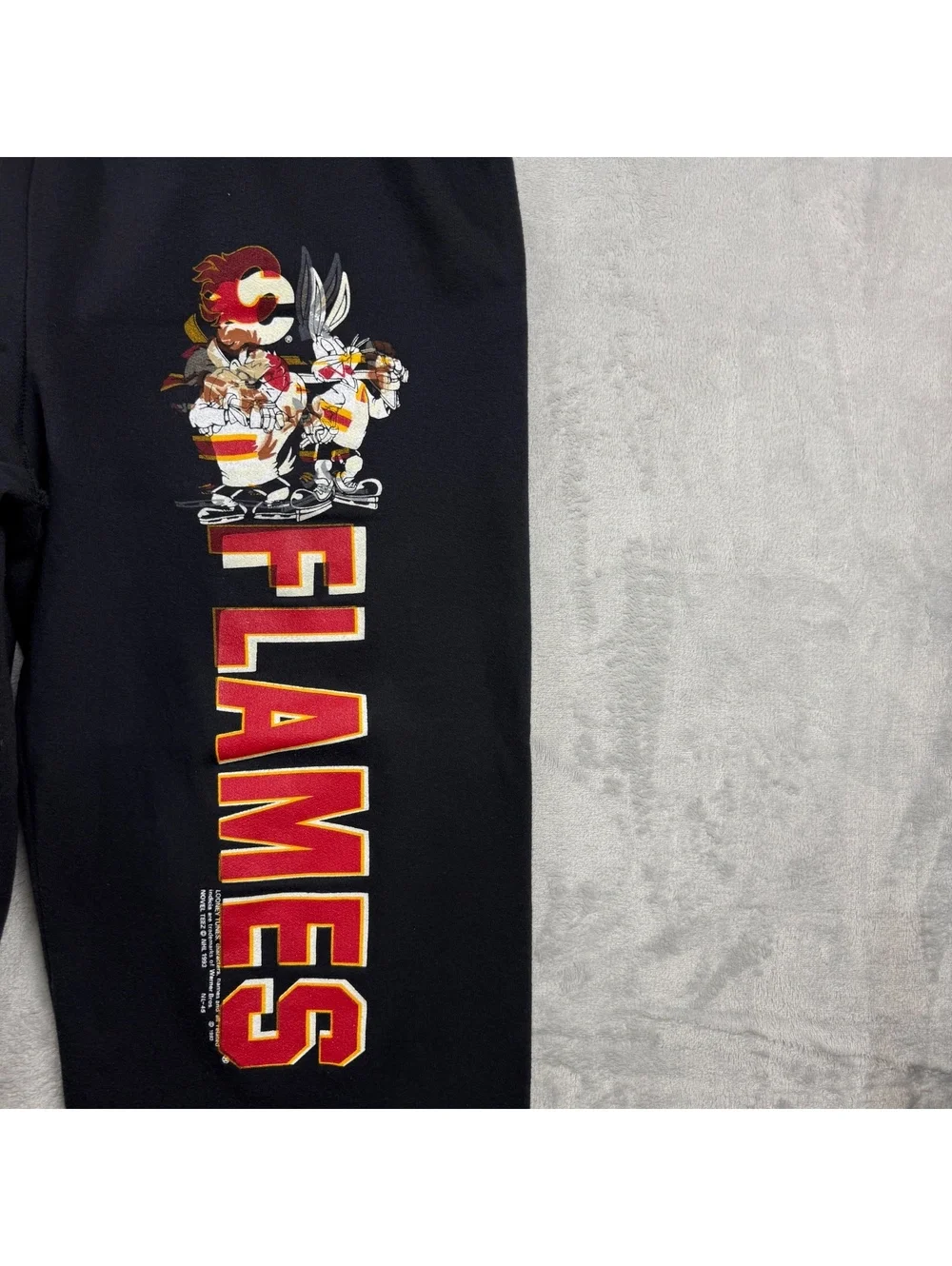 Vintage 1993 Calgary Flames Looney Tunes Sweatpants NHL Bugs Bunny Black Hockey